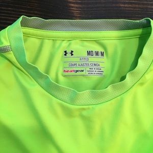 Men’s M Fitted Under Armour Heat Gear Top - neon
